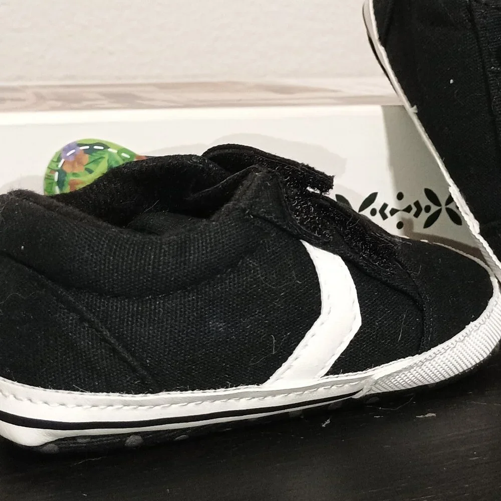 NWT Baby Sneaker, 4T